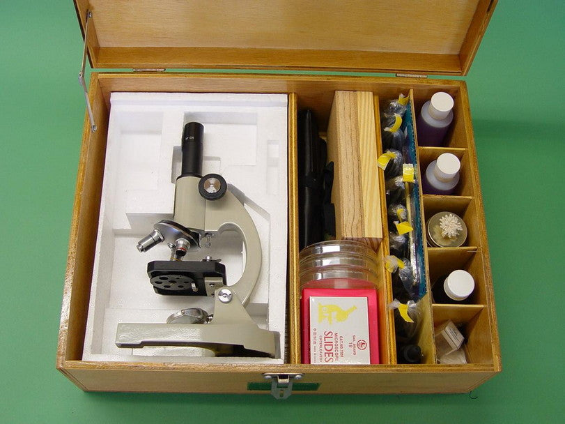 KIT MICROSCOPE IN WOODEN BOX