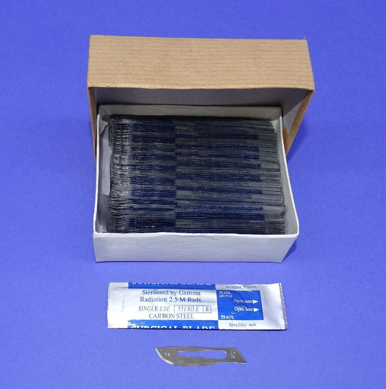 SCALPEL BLADE No.20 BOX100  4